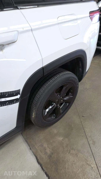 2023 Jeep Grand Cherokee Altitude - miniatura 31