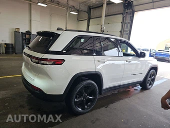 2023 Jeep Grand Cherokee Altitude - miniatura 4
