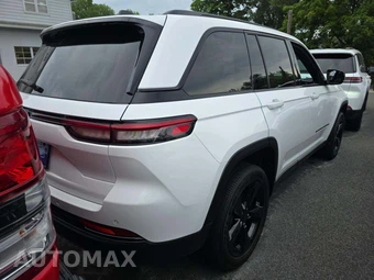 2023 Jeep Grand Cherokee Altitude - miniatura 3