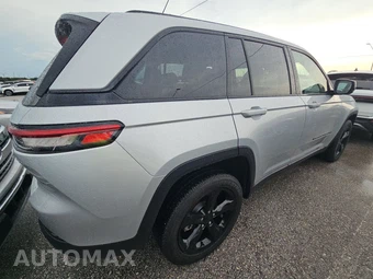 2023 Jeep Grand Cherokee Altitude - miniatura 4