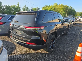2023 Jeep Grand Cherokee Altitude - miniatura 4