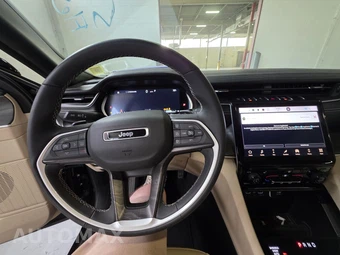2023 Jeep Grand Cherokee L Limited - miniatura 5