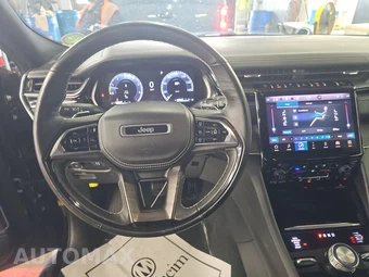 2023 Jeep Grand Cherokee L Overland - miniatura 11