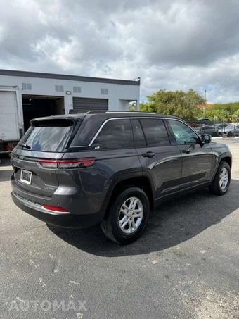 2023 Jeep Grand Cherokee Laredo - miniatura 4