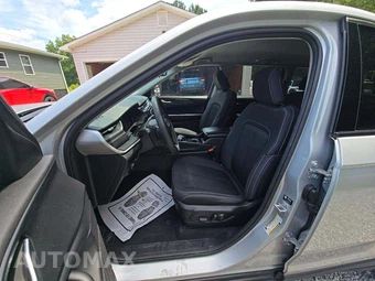 2023 Jeep Grand Cherokee Laredo - miniatura 3