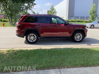 2023 Jeep Grand Cherokee Laredo - miniatura 4