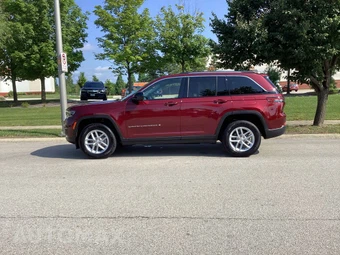 2023 Jeep Grand Cherokee Laredo - miniatura 8