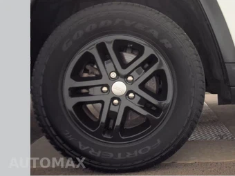2023 Jeep Grand Cherokee Laredo - miniatura 11