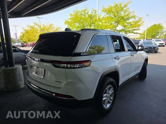 2023 Jeep Grand Cherokee Laredo - miniatura 3