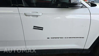2023 Jeep Grand Cherokee Laredo - miniatura 24