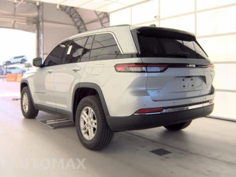2023 Jeep Grand Cherokee Laredo - miniatura 8