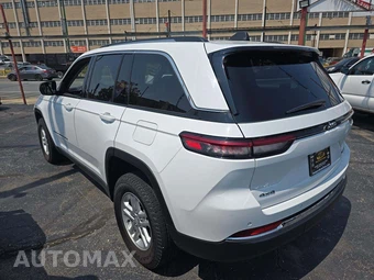 2023 Jeep Grand Cherokee Laredo – miniatura 2