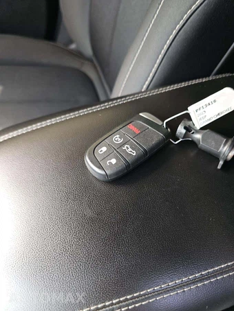 2023 Jeep Grand Cherokee Laredo - miniatura 8
