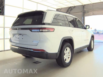 2023 Jeep Grand Cherokee Laredo - miniatura 4