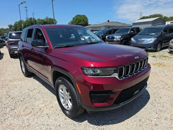 2023 Jeep Grand Cherokee Laredo - miniatura 4