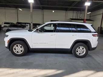 2023 Jeep Grand Cherokee Laredo - miniatura 16