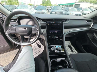 2023 Jeep Grand Cherokee Laredo X - miniatura 10