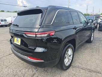 2023 Jeep Grand Cherokee Laredo X - miniatura 3