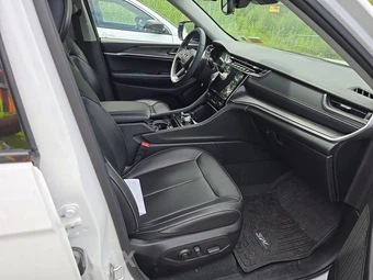 2023 Jeep Grand Cherokee Limited - miniatura 8
