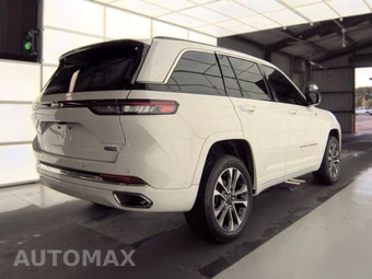 2023 Jeep Grand Cherokee Overland - miniatura 4