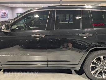 2023 Jeep Grand Cherokee Overland - miniatura 5