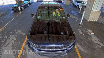 2023 Jeep Grand Cherokee Overland - miniatura 2