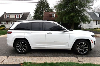 2023 Jeep Grand Cherokee Overland - miniatura 8