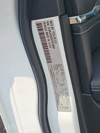 2023 Jeep Grand Cherokee Overland - miniatura 14