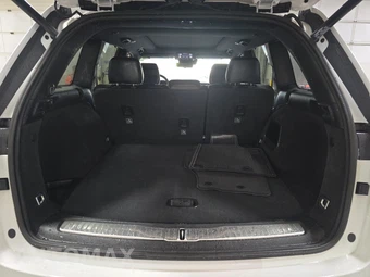 2023 Jeep Grand Cherokee Overland - miniatura 16
