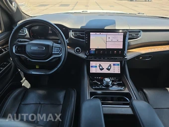 2023 Jeep Grand Wagoneer L Series II - miniatura 11