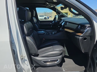 2023 Jeep Grand Wagoneer L Series II - miniatura 8