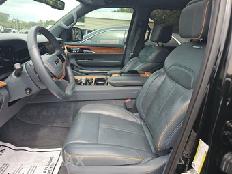 2023 Jeep Grand Wagoneer L Series II - miniatura 7