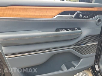 2023 Jeep Grand Wagoneer L Series II - miniatura 9