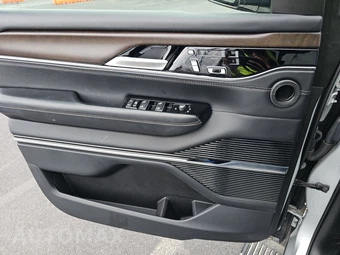 2023 Jeep Grand Wagoneer Series II - miniatura 9