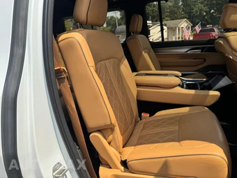 2023 Jeep Grand Wagoneer Series III - miniatura 24