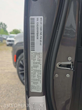 2023 Jeep Grand Wagoneer Series III Obsidian - miniatura 2