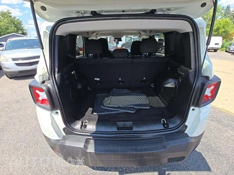 2023 Jeep Renegade Latitude - miniatura 11