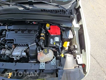 2023 Jeep Renegade Latitude - miniatura 23