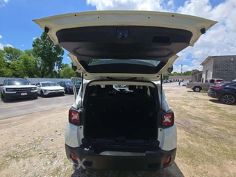 2023 Jeep Renegade Latitude - miniatura 11