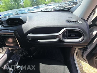 2023 Jeep Renegade Latitude - miniatura 16