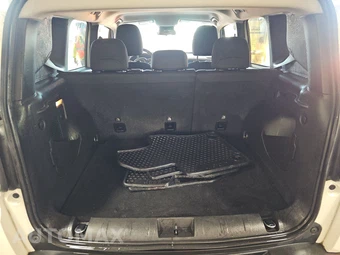2023 Jeep Renegade Latitude - miniatura 16