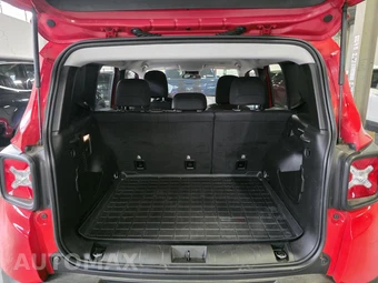2023 Jeep Renegade Latitude - miniatura 8