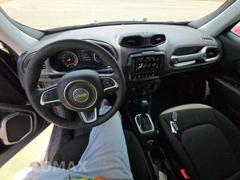 2023 Jeep Renegade Latitude - miniatura 10