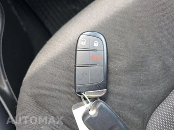 2023 Jeep Renegade Latitude - miniatura 8