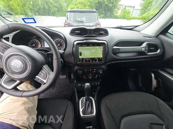 2023 Jeep Renegade Latitude - miniatura 10