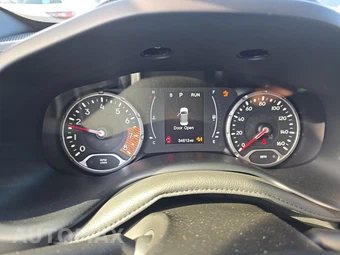 2023 Jeep Renegade Latitude - miniatura 12
