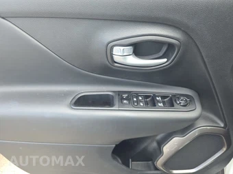 2023 Jeep Renegade Latitude – miniatura 9