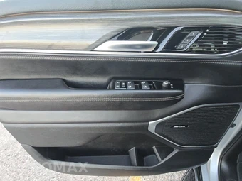 2023 Jeep Wagoneer L Series II - miniatura 9