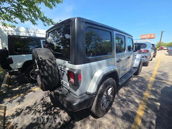 2023 Jeep Wrangler 4 Door Sahara - miniatura 3