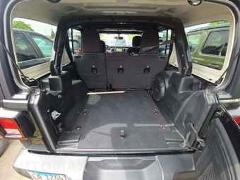 2023 Jeep Wrangler 4 Door Sahara - miniatura 14